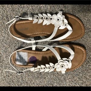 White sandals with leaf design. Size 6.5.